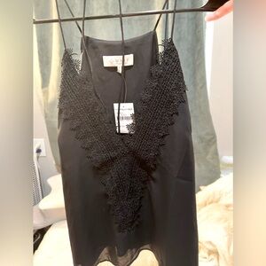 ❤️WAYF brand new with tags blouse and beautiful detailing